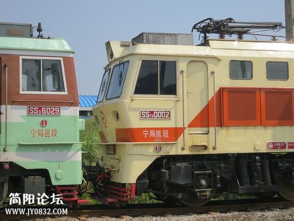 仅存的韶山7b-0002号机车另一种涂装